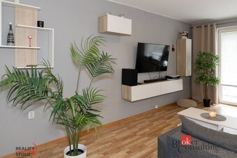 Priestranný , slnečný 2izb byt s predzáhradkou - 5