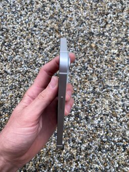 IPhone 13 - baterie 100% - 5