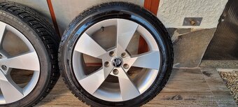 Predám zimné pneumatiky 225/45 r17na elektronoch Skoda Denom - 5