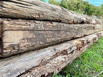 Staré dubové hranoly a trámy - ručne kresané - 5