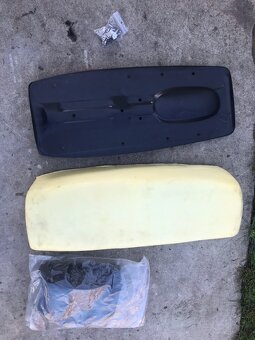 Sedadlo na Jawa 350/634 - nové /plech, molitan, poťah, spony - 5