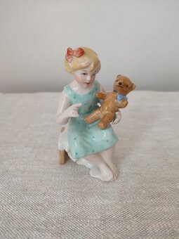 Royal dux dievča s macíkom porcelánová soška - 5