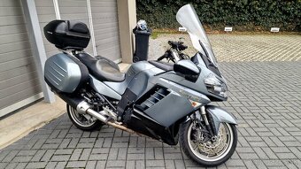 Kawasaki GTR 1400 - 5