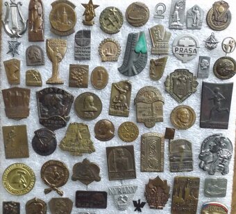 odznaky - rozličné druhy - 5