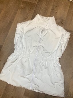Bielá prešívaná vesta – veľkosť S - 5