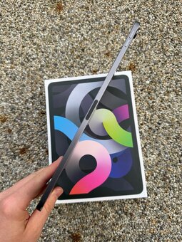 iPad AIR 4 256GB + Smart Keyboard, AirPods Pro - 5