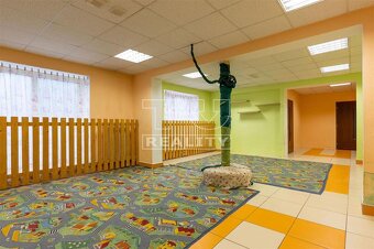 NA PREDAJ RODINNÝ DOM 270m2 V STREDE OBCE TURÁ LÚKA - 5