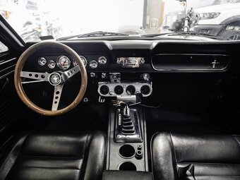 Ford mustang fastback V8 - 5