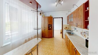 PRIESTRANNÝ 4-izbový byt s dvoma balkónmi Prašice - 5