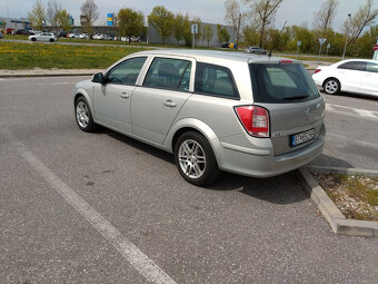 Opel Astra Caravan 1.9 CDTI 88KW 10/2010 - 5