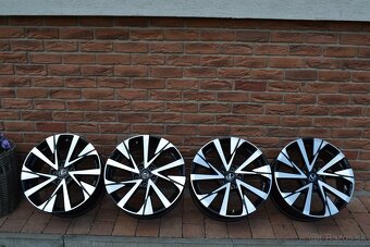 5x114,3 R18 Hlinikove disky Original Lexus NR - 5
