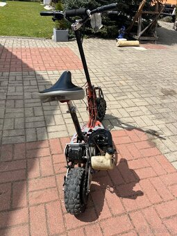 Motorová kolobežka na motor - 5