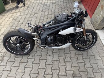 Triumph speed triple 1050 - 5