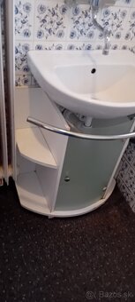 Predám zrkadlo, umývadlo a skrinku na kolieskach - 5