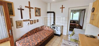 Na predaj rodinný dom s veľkým pozemkom v obci Veľký... - 5
