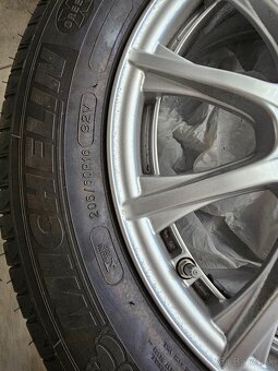 205/60 R16 92V - 5