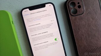 Apple iPhone 12 tmavý - 64GB, zdravie 85% - 5