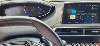 Predám peugeot 3008 1,6 benzín r.v. 2017 - 5