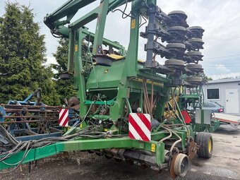 Secí stroj na obilí John Deere 750A, pracovní záběr 6m, rv 2 - 5