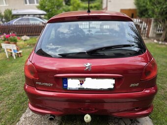 Peugeot 206 1.4i 55 kW, červená metalíza (garážované) klim. - 5