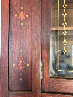 Predám secesny príborník s mramorom - 5