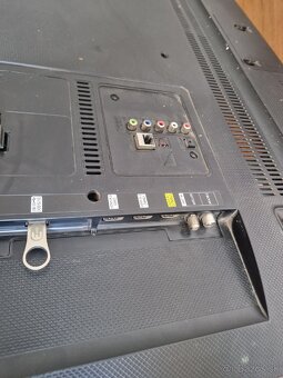 40" Samsung LCD TV - 5