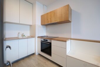 Dizajnový 2-izbový byt s loggiou v projekte Urban Residence - 5