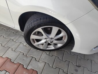 Predám Toyota Yaris 1.5 hybrid CVT automat, full. - 5