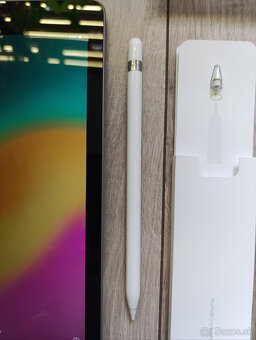 Apple iPad (6th Generation) Wi-Fi 32GB + Apple Pencil 1 - 5