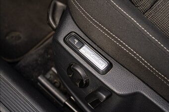 Volkswagen Passat DSG 1,6 TDI 88kW / Masáž / LED svetlá / - 5