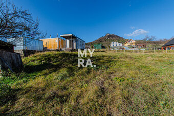 Stavebný pozemok 961 m² s projektom a stavebným povolením, K - 5