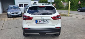 Nissan Qashqai benzin 117 kW automat 1.majitel rok 2020 naj. - 5
