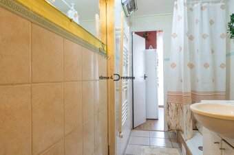 NA PREDAJ: CENTRUM: 2 izb.byt + ŠATNIK, 2x BALKON + PIVNICA - 5