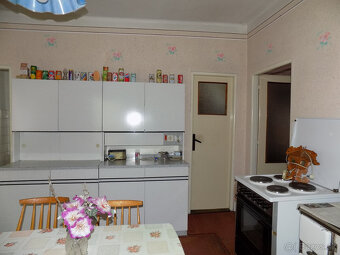 Na predaj 3 izb tehlový dom v centre obce Strekov pri Štúrov - 5