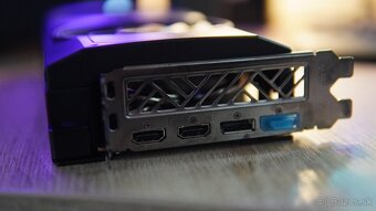 SAPPHIRE PULSE Radeon RX 7800 XT GAMING 16 GB - 5