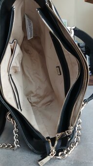 Predám elegantnú kabelku GUESS - 5