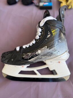 BAUER Hyperlight 2 Inter. korčule, veľkosť 4,5 - 5