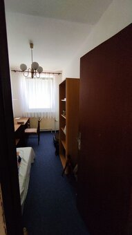 Priestranný 4-izbový byt s 3 loggiami na prenájom – Karlova - 5