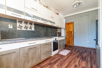DVOJGENERAČNÝ RODINNÝ DOM S PODNIKATEĽSKÝM PRIESTOROM - 5