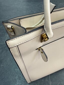 Kabelka Guess bežová - 5