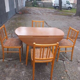 Predám skladací okrúhly jedálenský stvôl spolu stoličky - 5