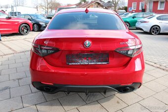 Alfa Romeo Giulia Competizione Q4 2.0 Turbo 206 kW (280 PS) - 5