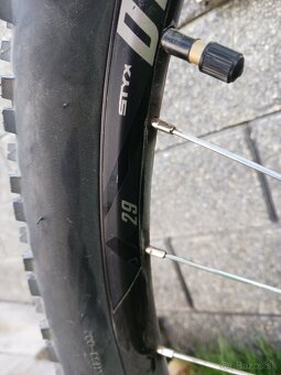 Predám väčší Horský bicykel rám56,kolá 29. BA. - 5