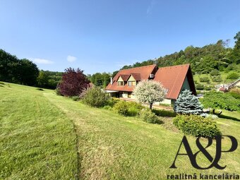 NA PREDAJ VÝNIMOČNÁ RODINNÁ VILA, POZEMOK 8000M2, PRIETRŽ, o - 5