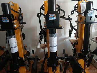 Predám štiepačku BELGER na drevo za traktor 30 T - 5