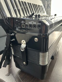 Predám akordeón Roland FR-4x - 5