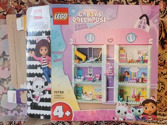 LEGO® Gabby's Dollhouse 10788 Gabinin kúzelný domček - 5
