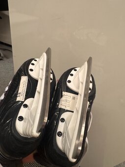 DĚTSKÉ BRUSLE BAUER NS, VEL. 8/26 - 5