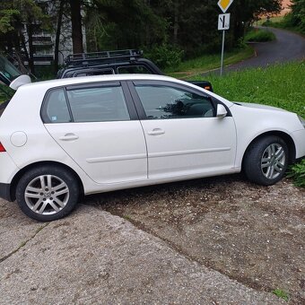 predám Volkswagen golf 5 + plyn - 5