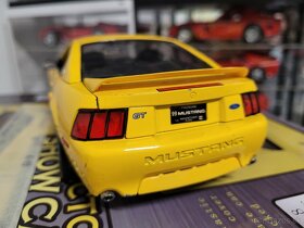 Model 1:18 Mustang GT 1999  Maisto - 5